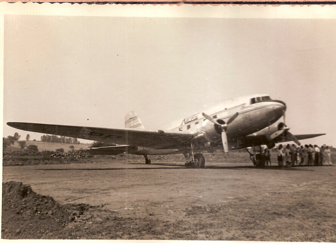 Aeroporto, conhecido como pistinha, em 1947, onde , hoje, a Escola Estadual Cardel Leme