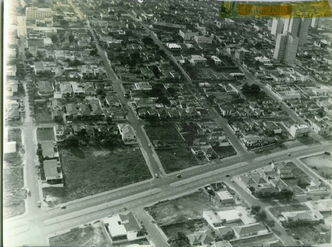 Vista area da Avenida Alberto Andal, em 1972, com vista para a Vila Redentora